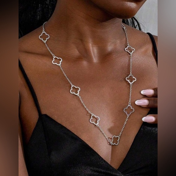 Elegant Clover Silver Floral Necklace - Picture 1 of 4
